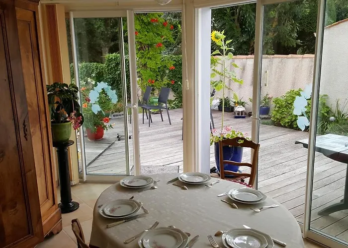 Castel Parc Bed & Breakfast Périgny